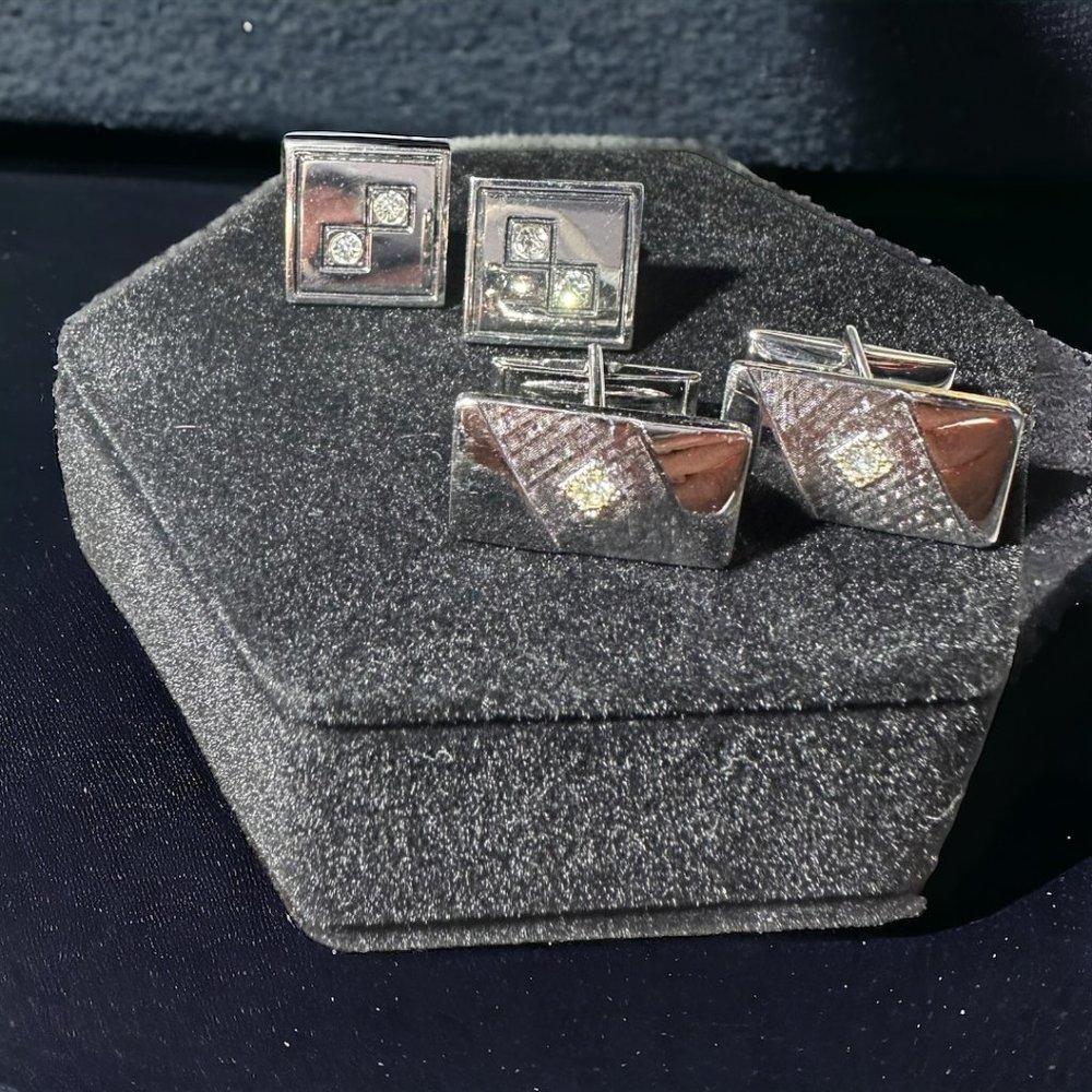 💋 4 FOR $50 / 2 SETS OF VINTAGE CUFF LINKS